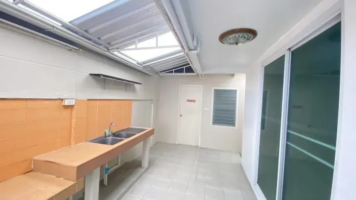 Property photos for Single House Suk. 63