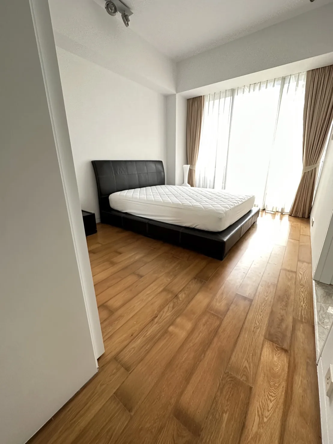 Property photos for The Met