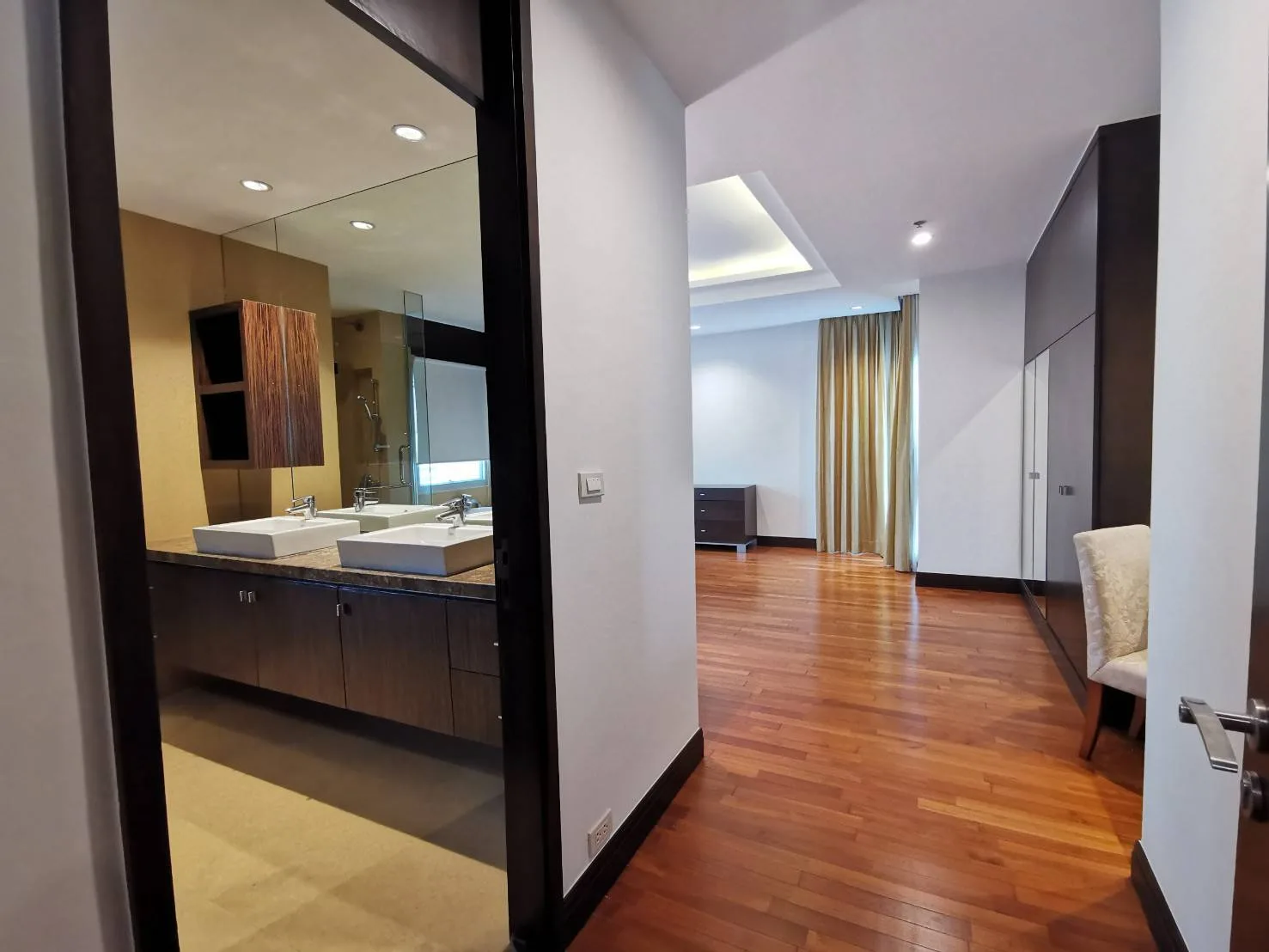 Property photos for Royal Residence Park