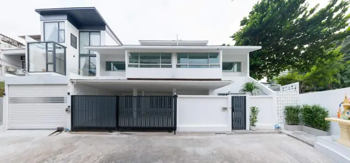 Property photos for Single House Suk 15