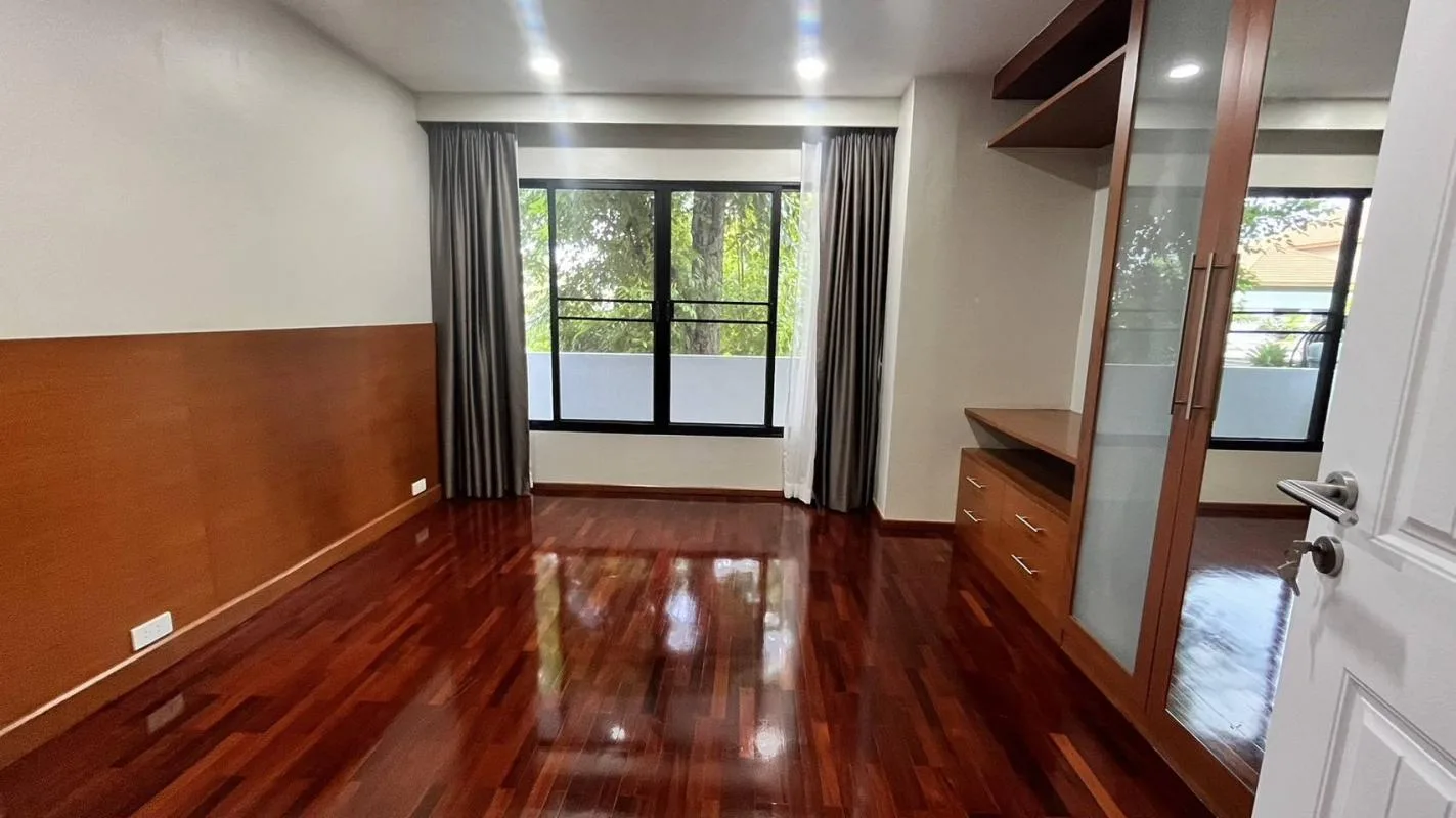 Property photos for Yen Akard Garden