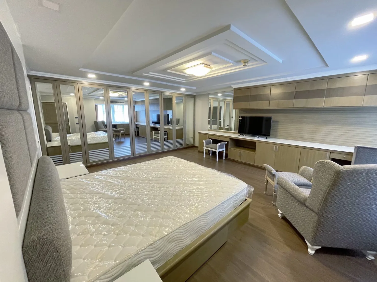 Property photos for Oriental Towers