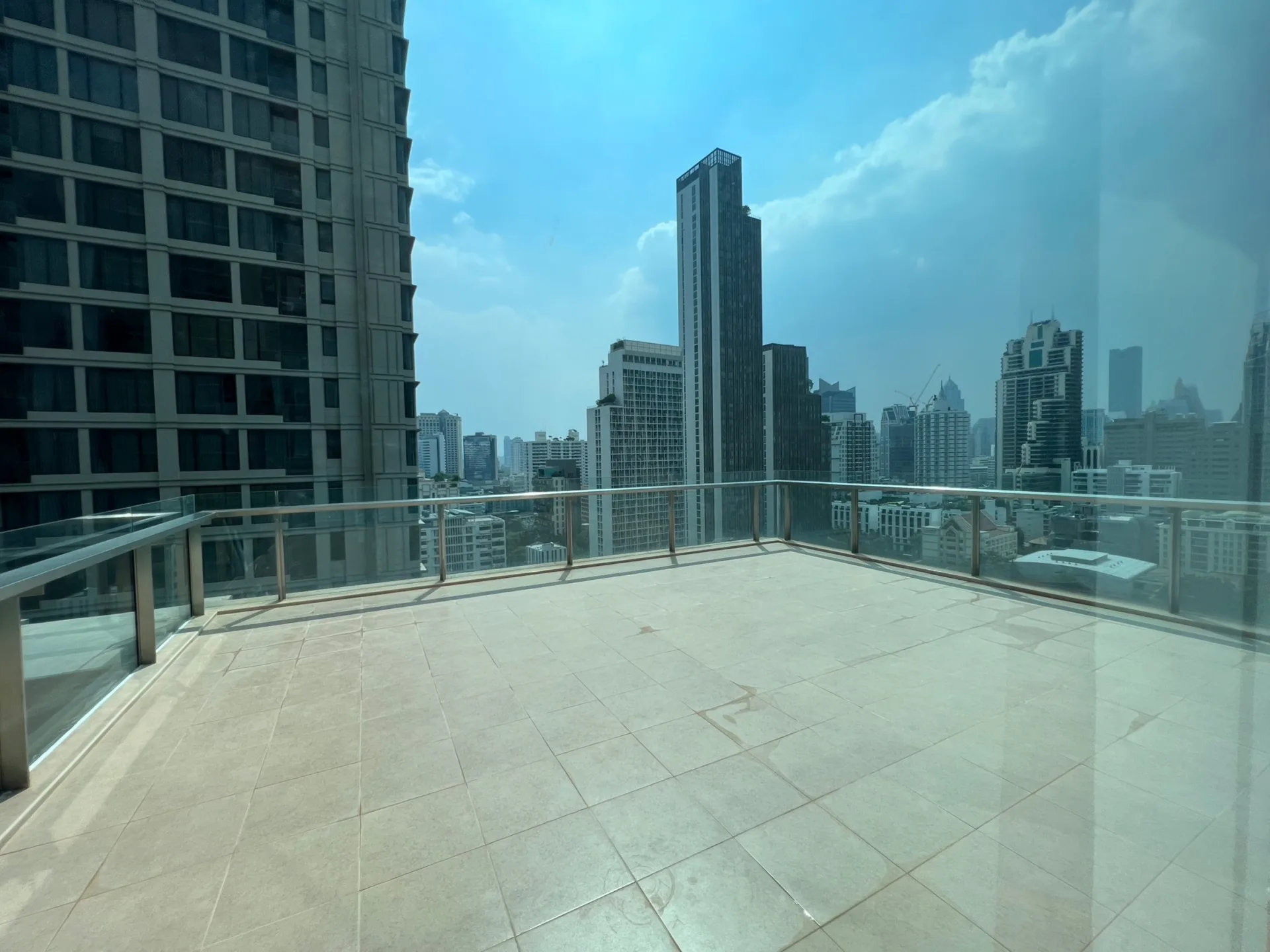 Property photos for The Room Sukhumvit 21