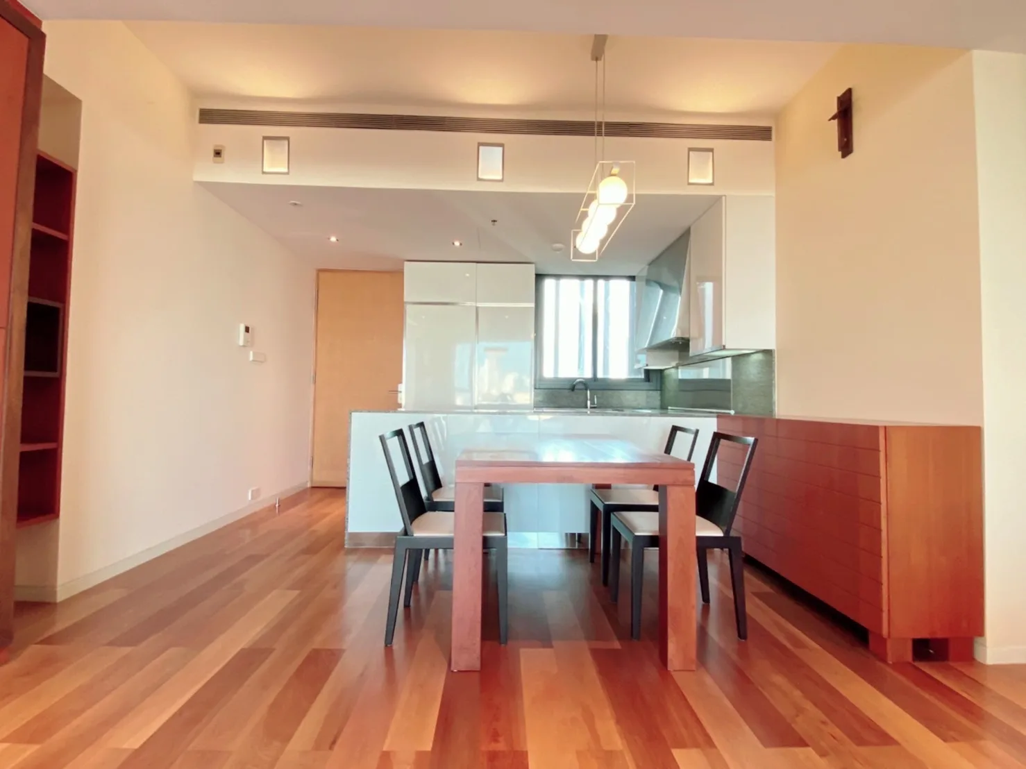 Property photos for The Met