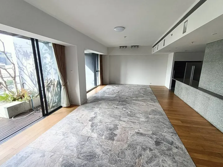 Property photos for The Met