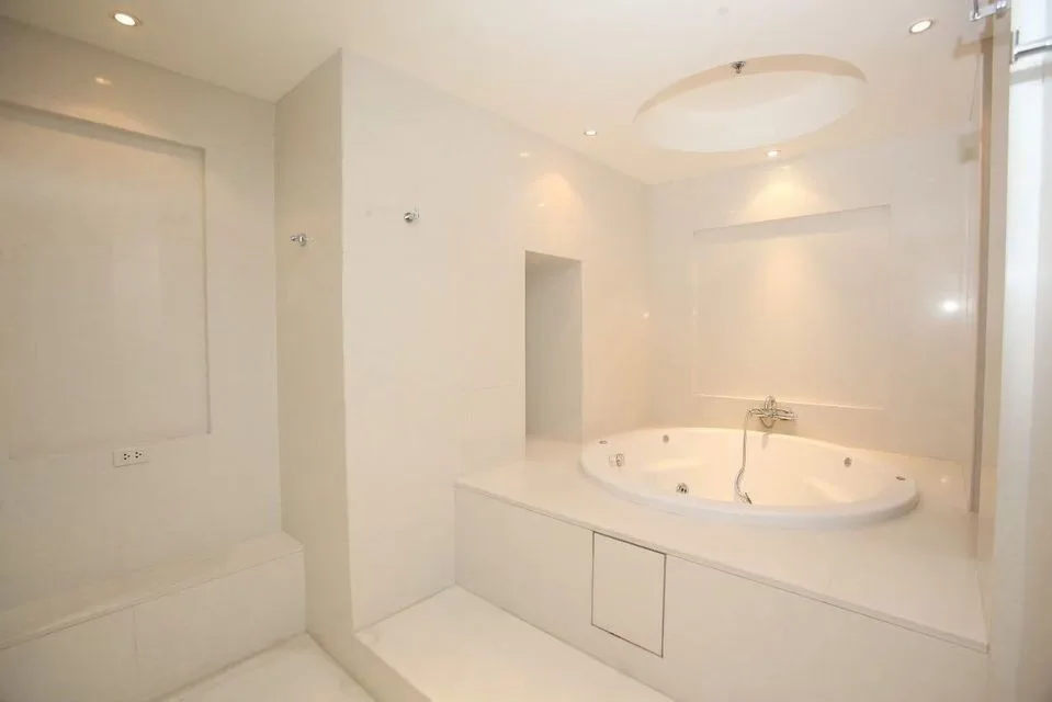 Property photos for Royal Residence Park