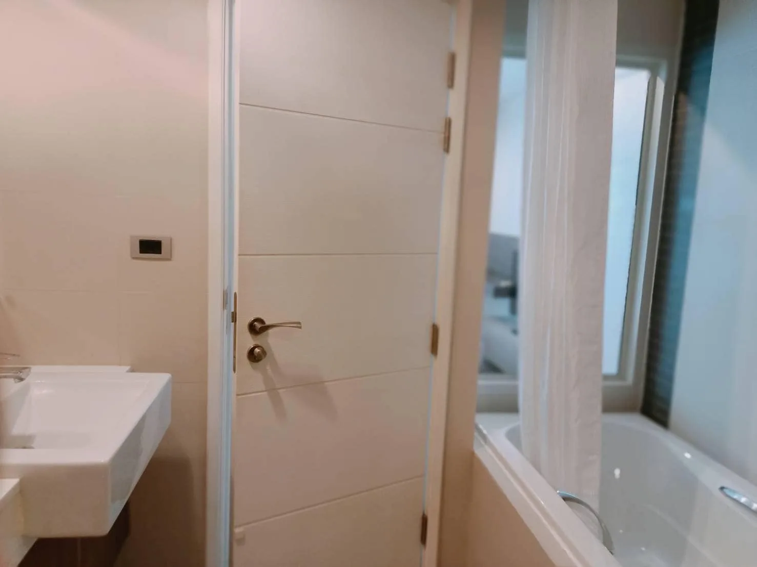 Property photos for The Crest Sukhumvit 49