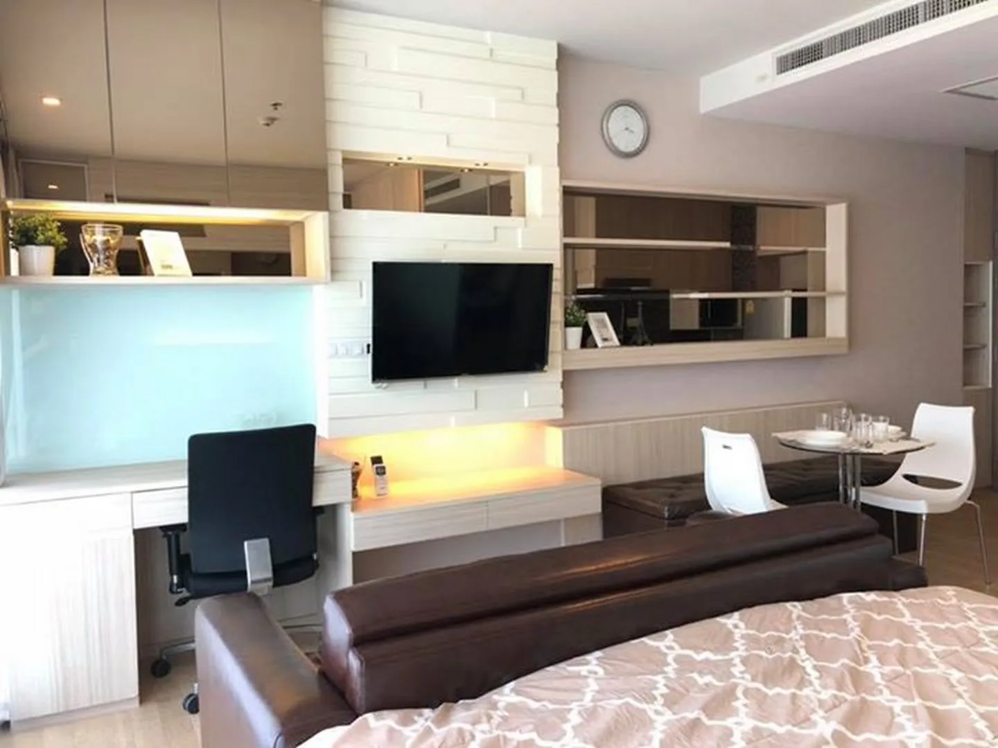 Property photos for Noble Refine