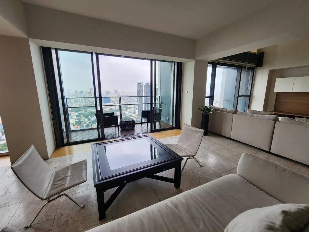 Property photos for The Met