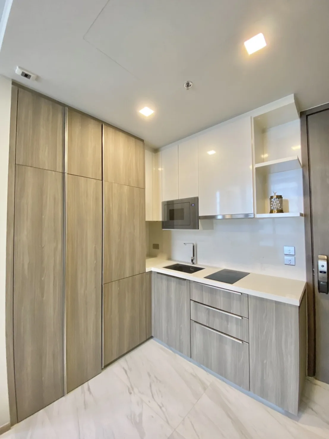 Property photos for Celes Asoke