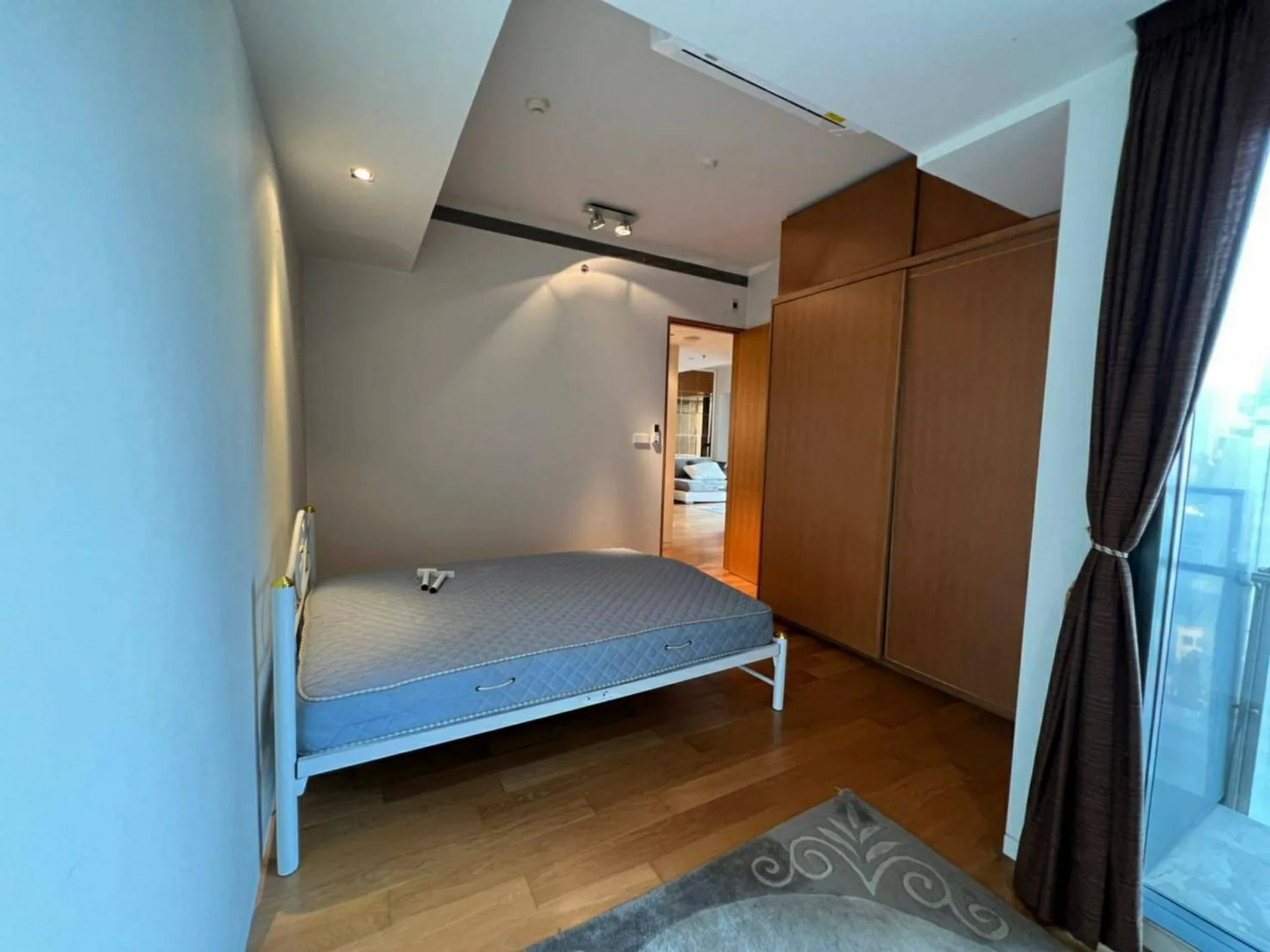 Property photos for The Met