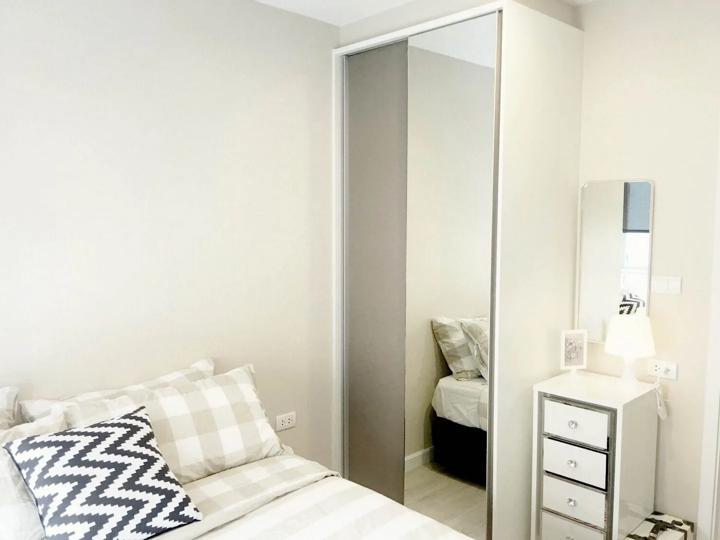 Property photos for Metro Luxe Rama 4