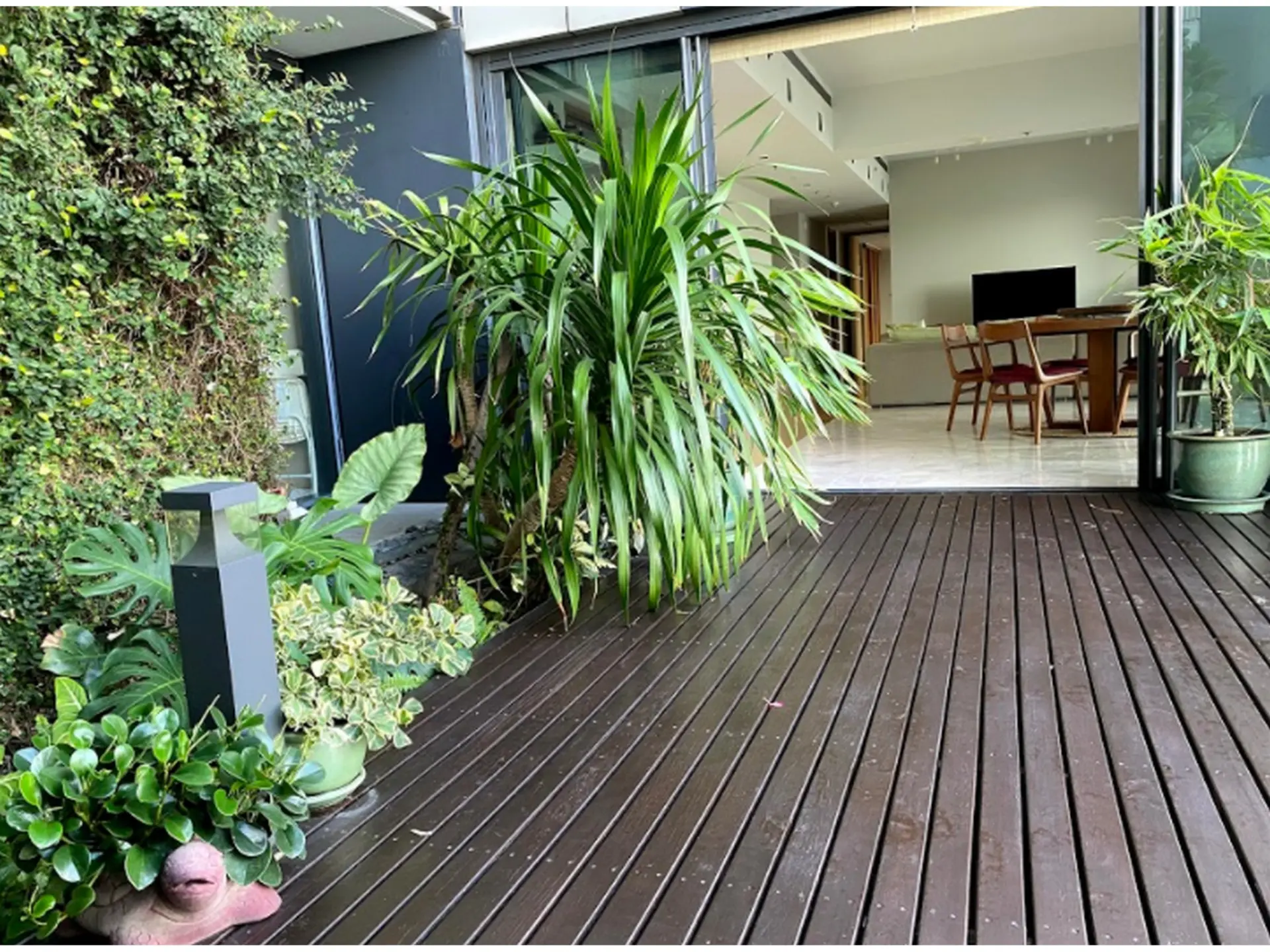 Property photos for The Met