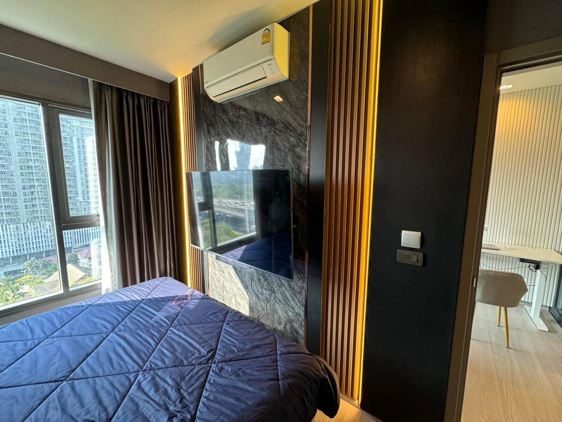 Property photos for Life Asoke Hype