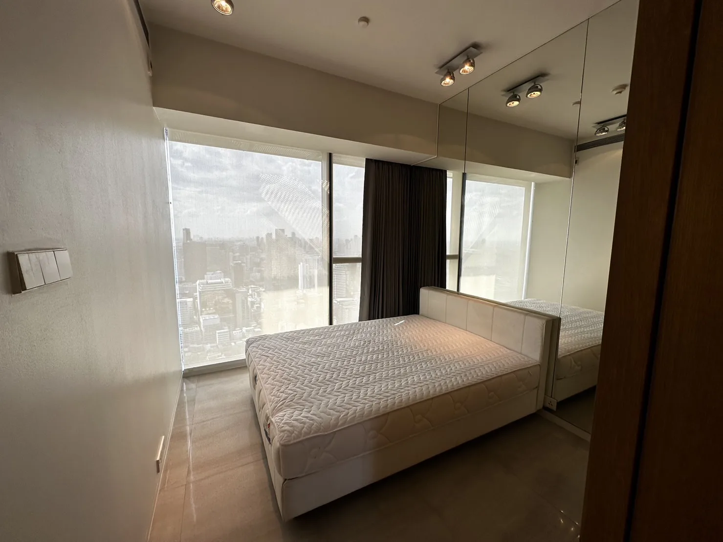 Property photos for The Met