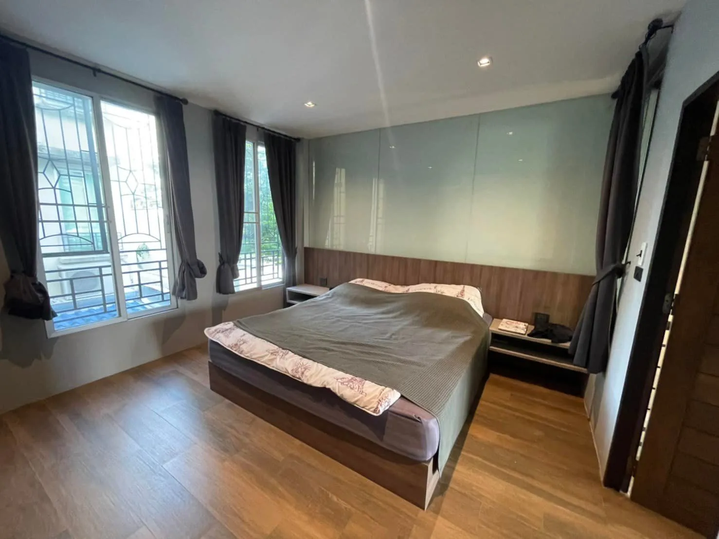 Property photos for Baan Klang Meuang British Town Srinakarin
