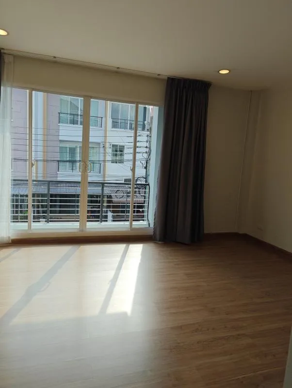 Property photos for Baan Klang Muang Ladprao 71