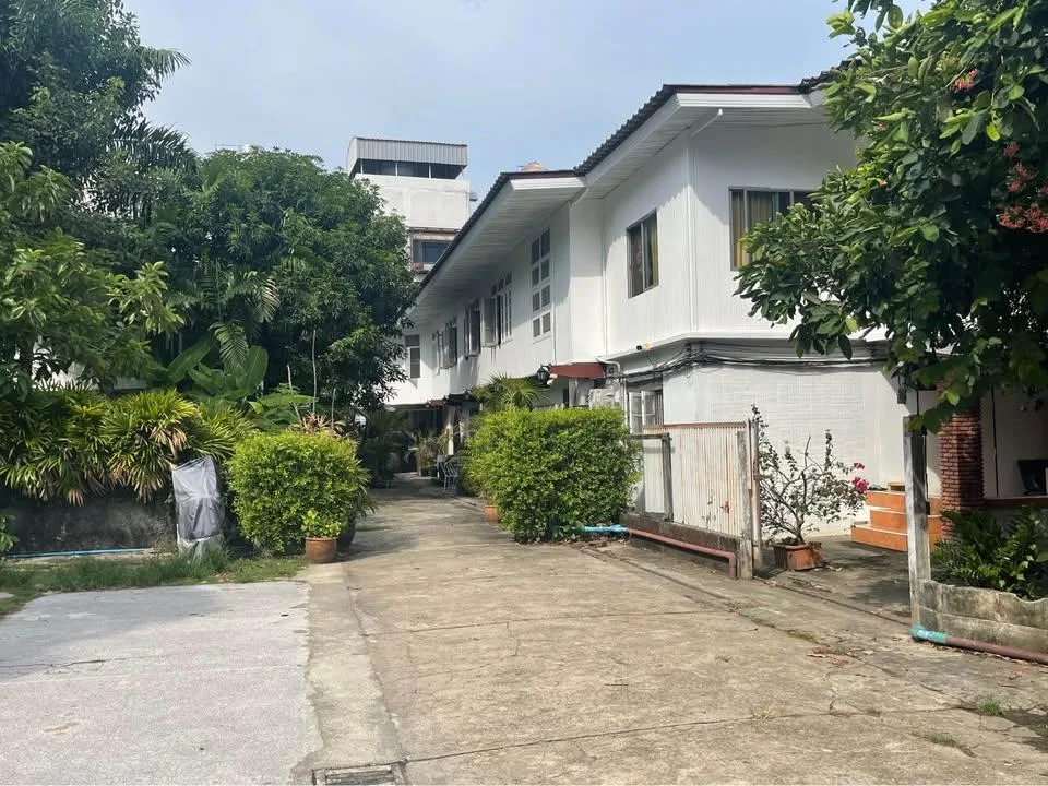 Property photos for Townhouse Soi Yen Akat 3