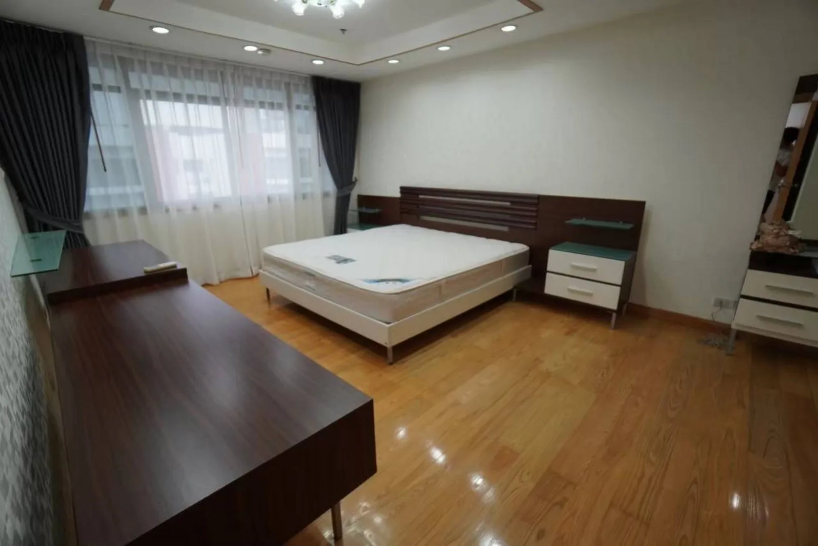 Property photos for The Royal Place 2