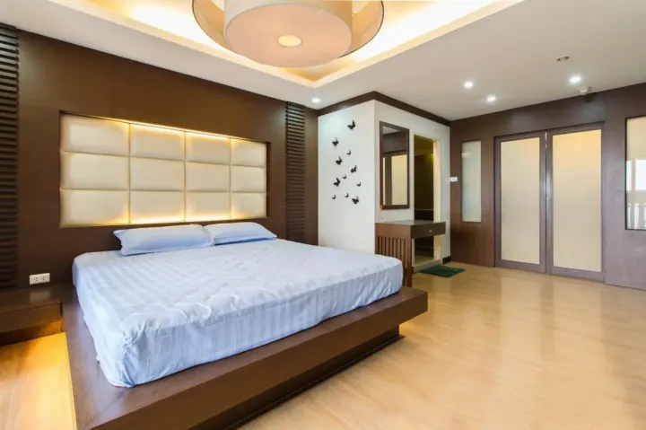 Property photos for State Tower