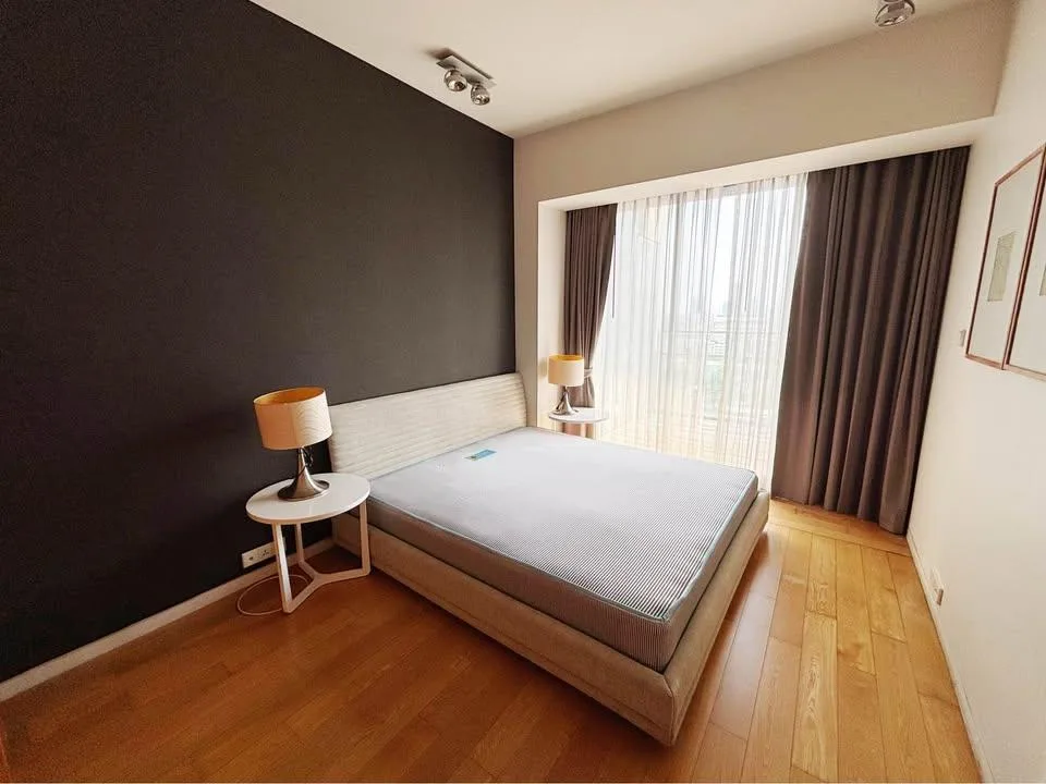 Property photos for The Met