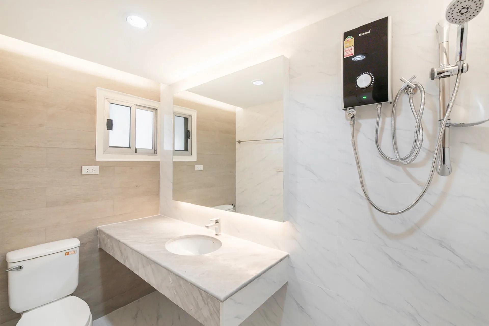 Property photos for Petch 9 Tower