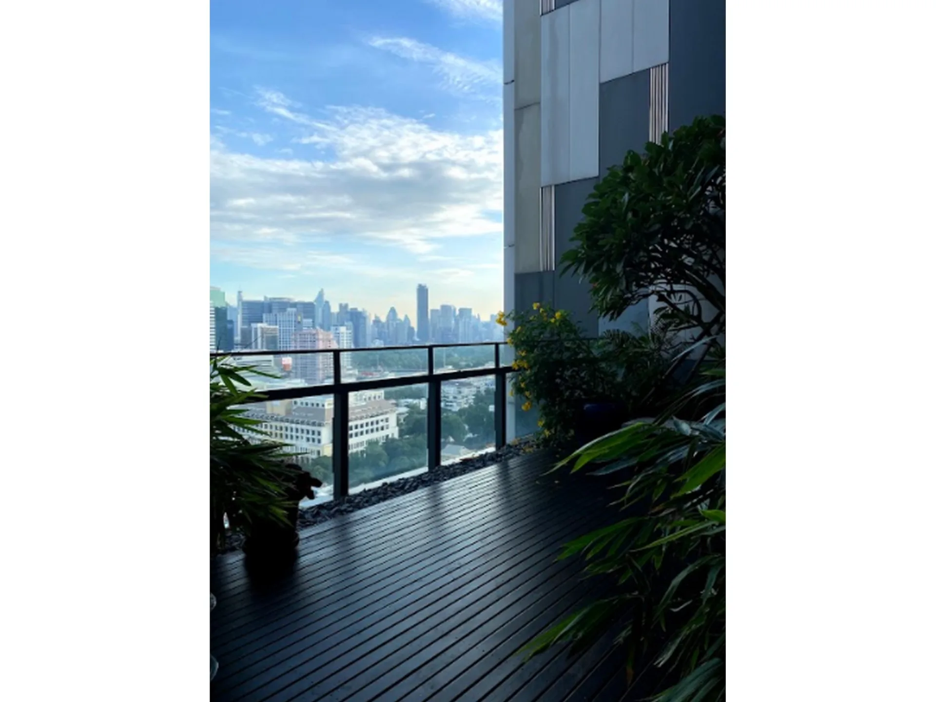Property photos for The Met