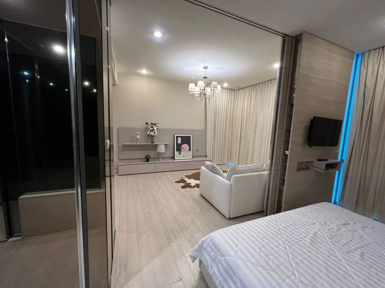Property photos for The Room Sukhumvit 21