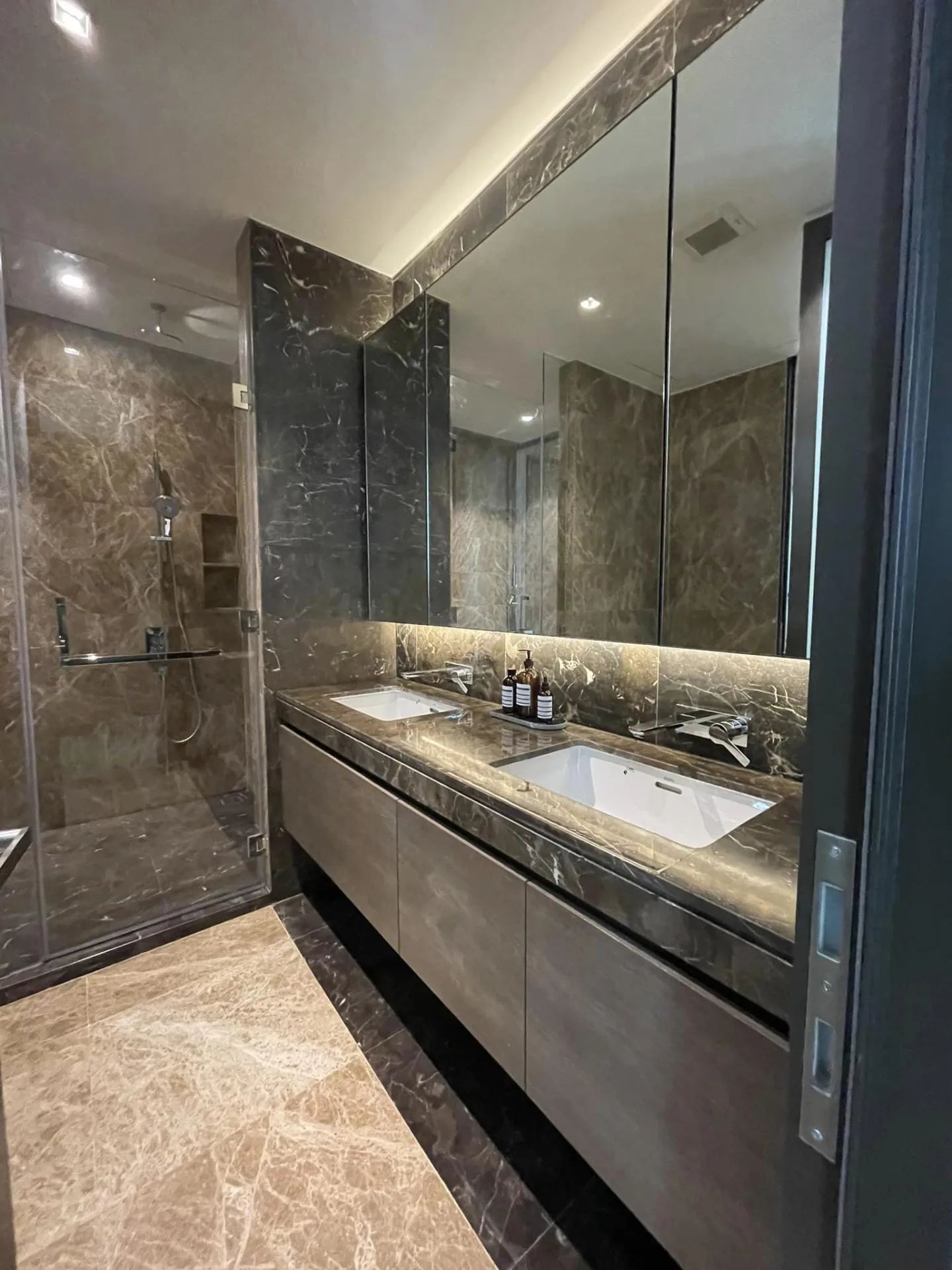 Property photos for 28 Chidlom