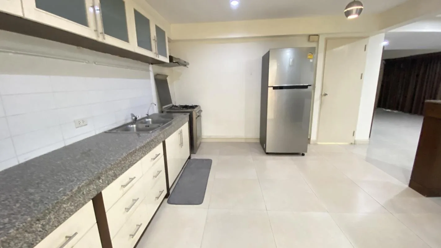 Property photos for Single House Suk. 63