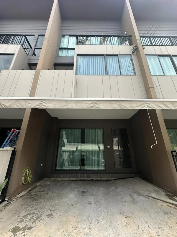 Property photos for Baan Klang Muang Bangna-Wongwaen