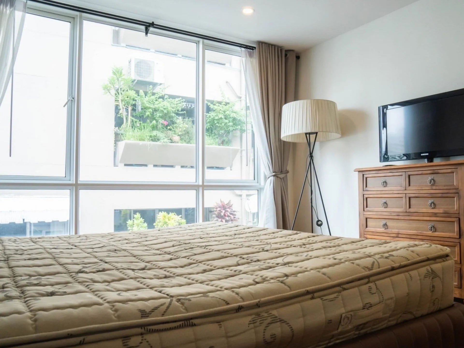 Property photos for Siri On 8