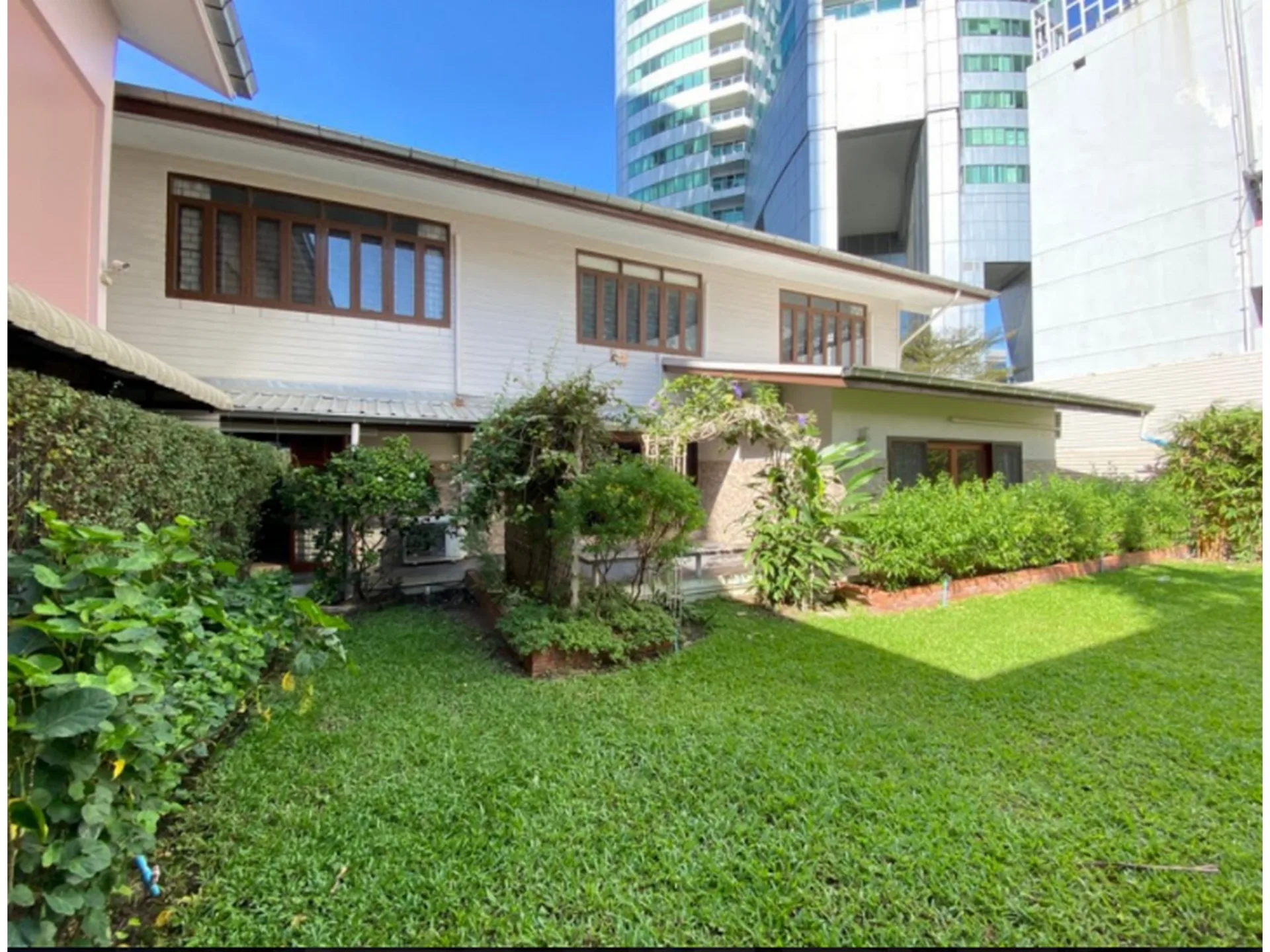Property photos for 13 Yaek Soi Sammit