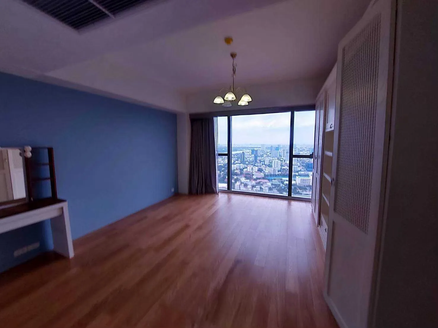 Property photos for The Met