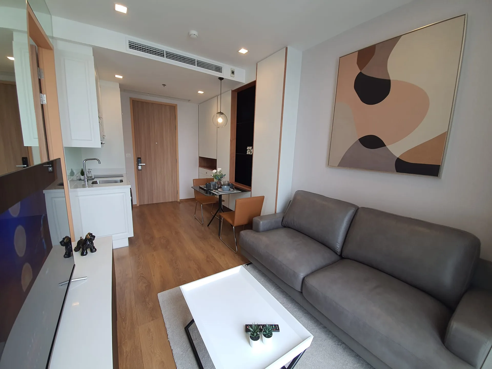 Property photos for Noble BE 33