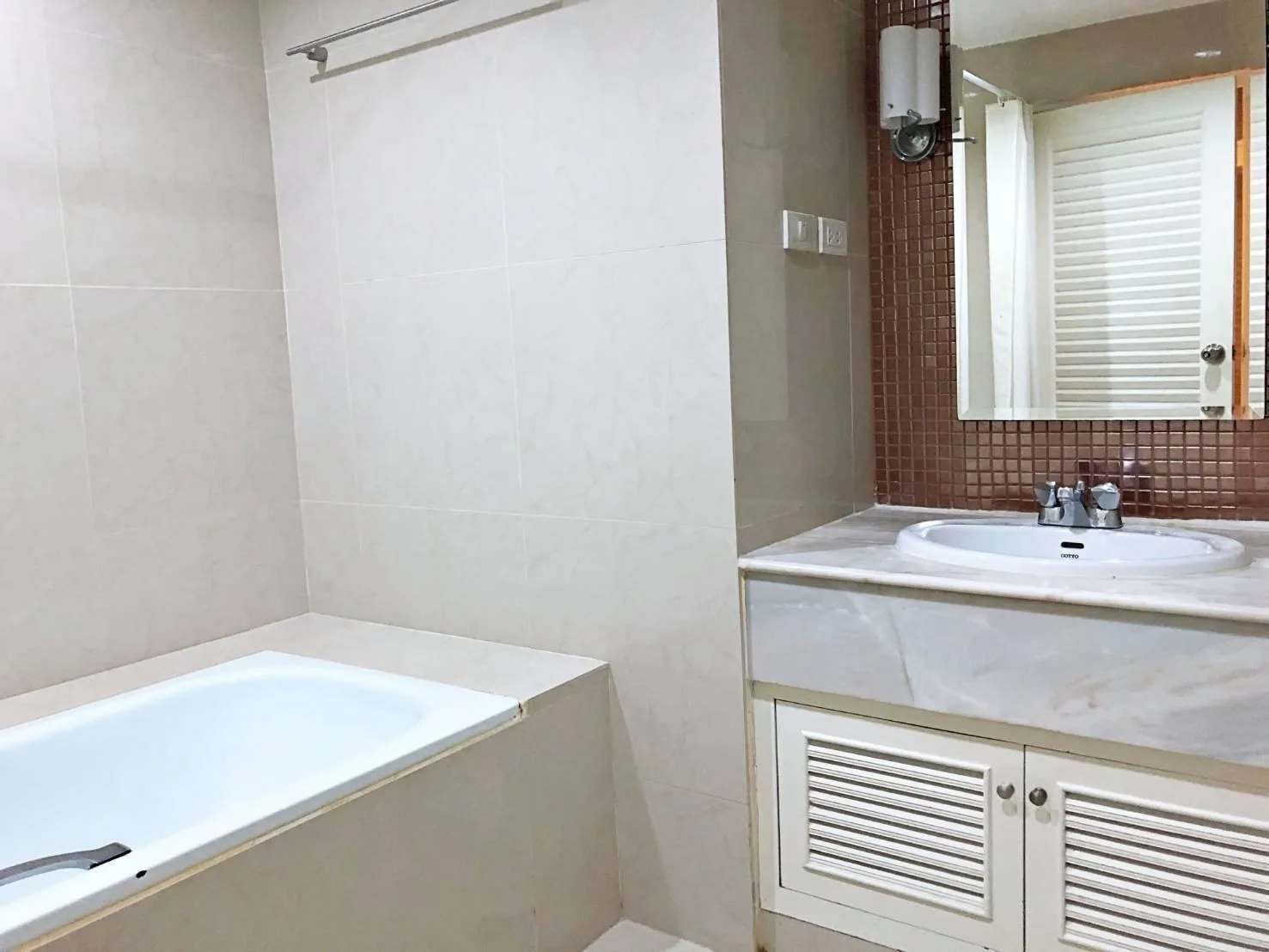 Property photos for Lake Green
