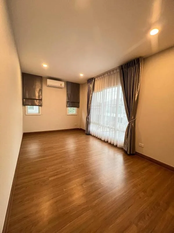 Property photos for Centro Rama9 ??? Motorway