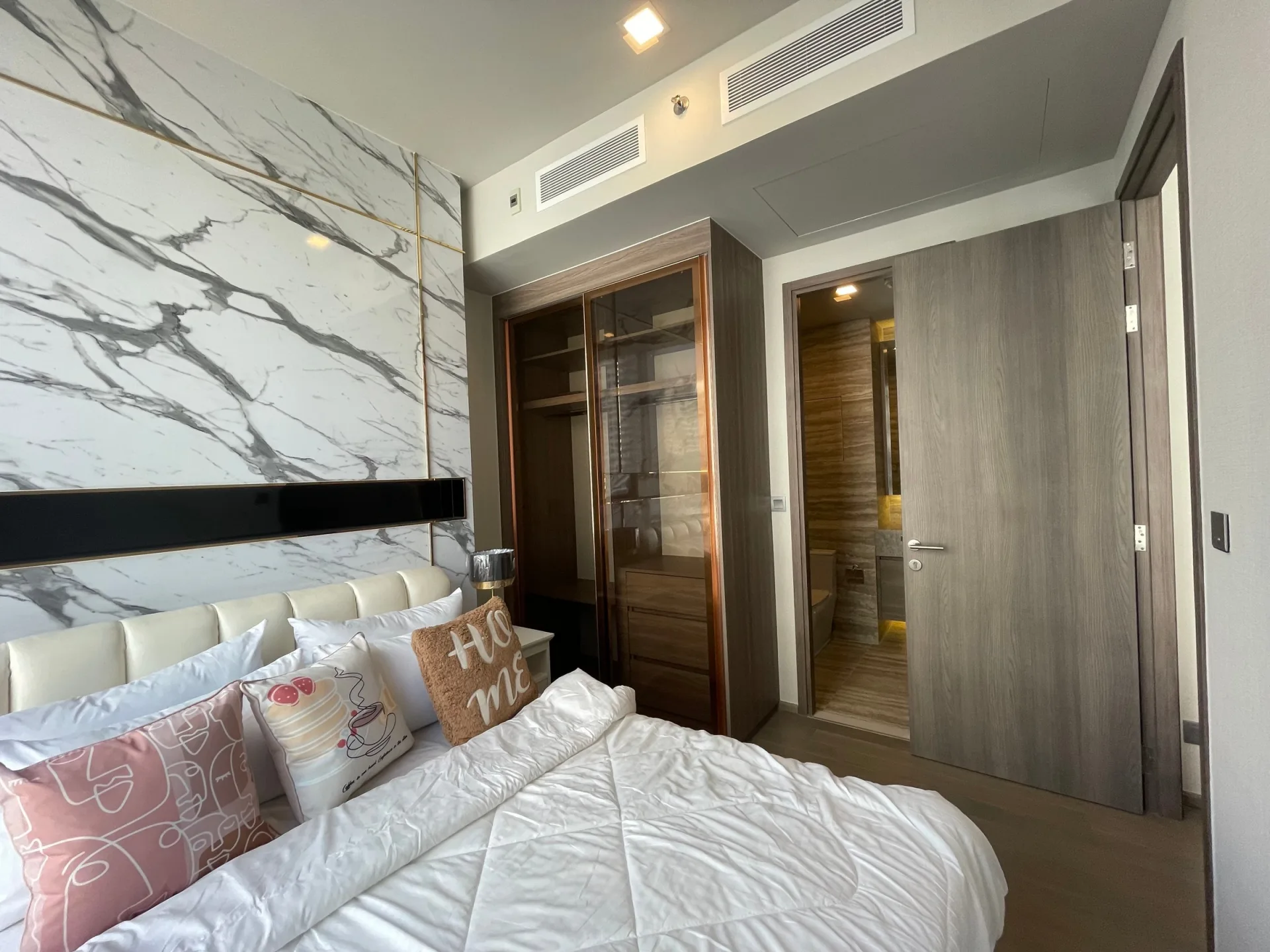Property photos for Celes Asoke