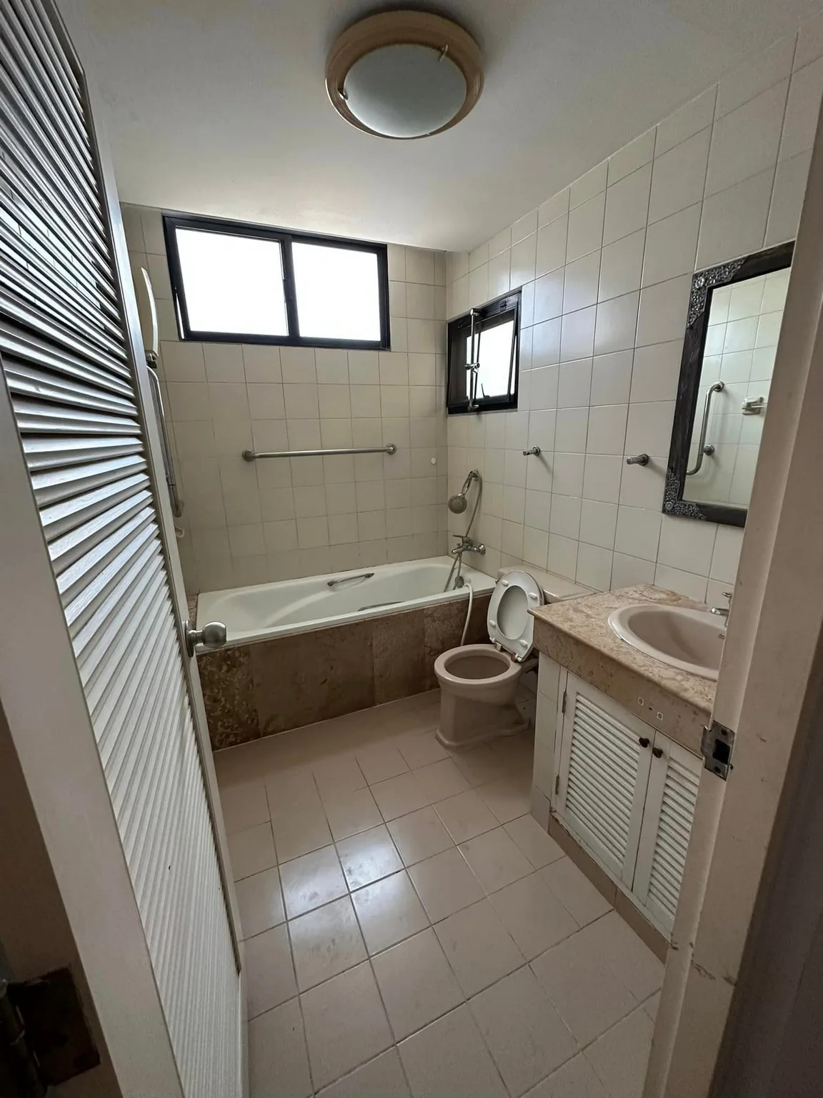 Property photos for Saladaeng Executive