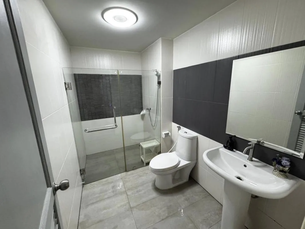Property photos for Le Cosi Ekamai 28