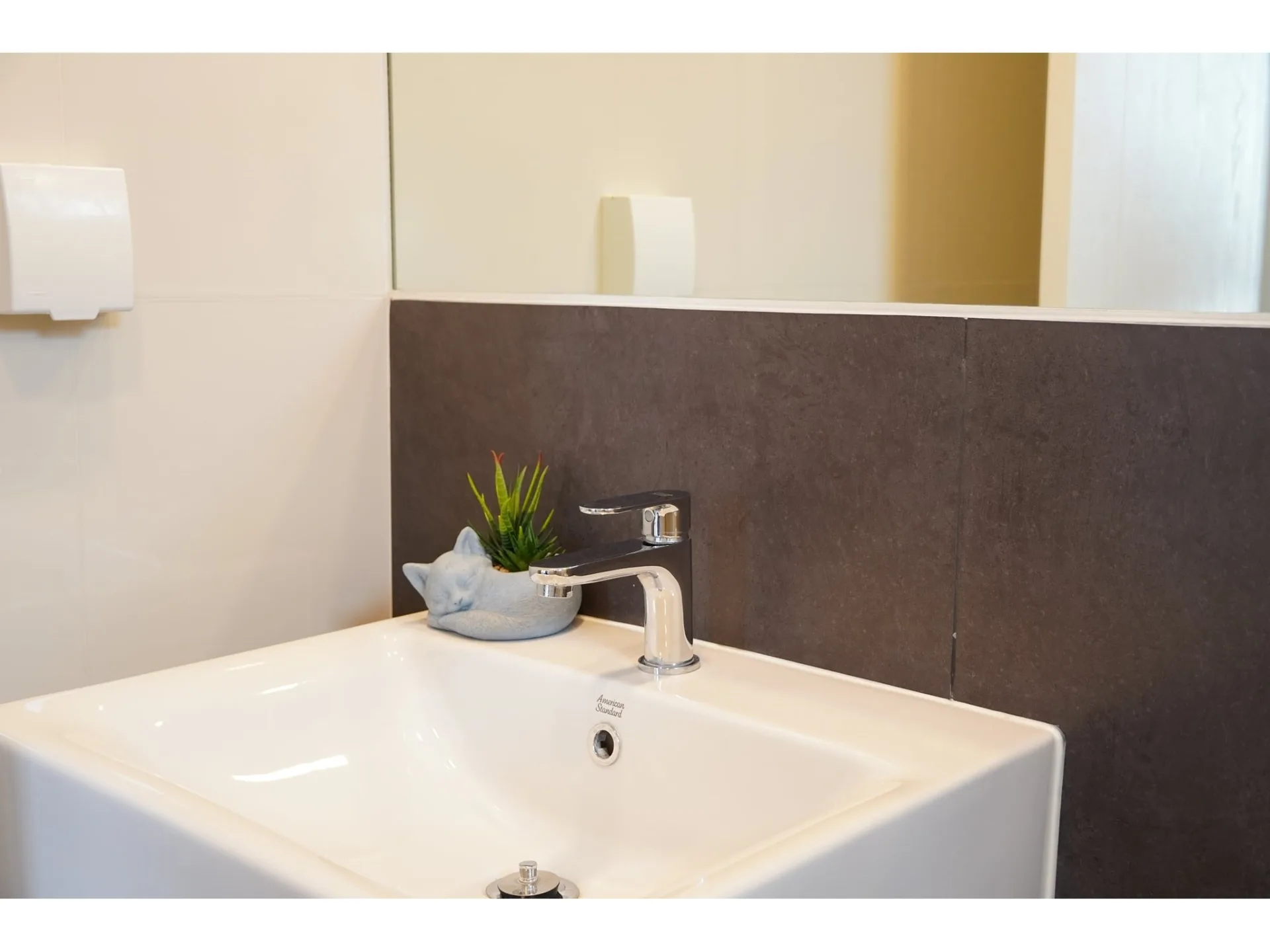 Property photos for Chambers On - nut Station