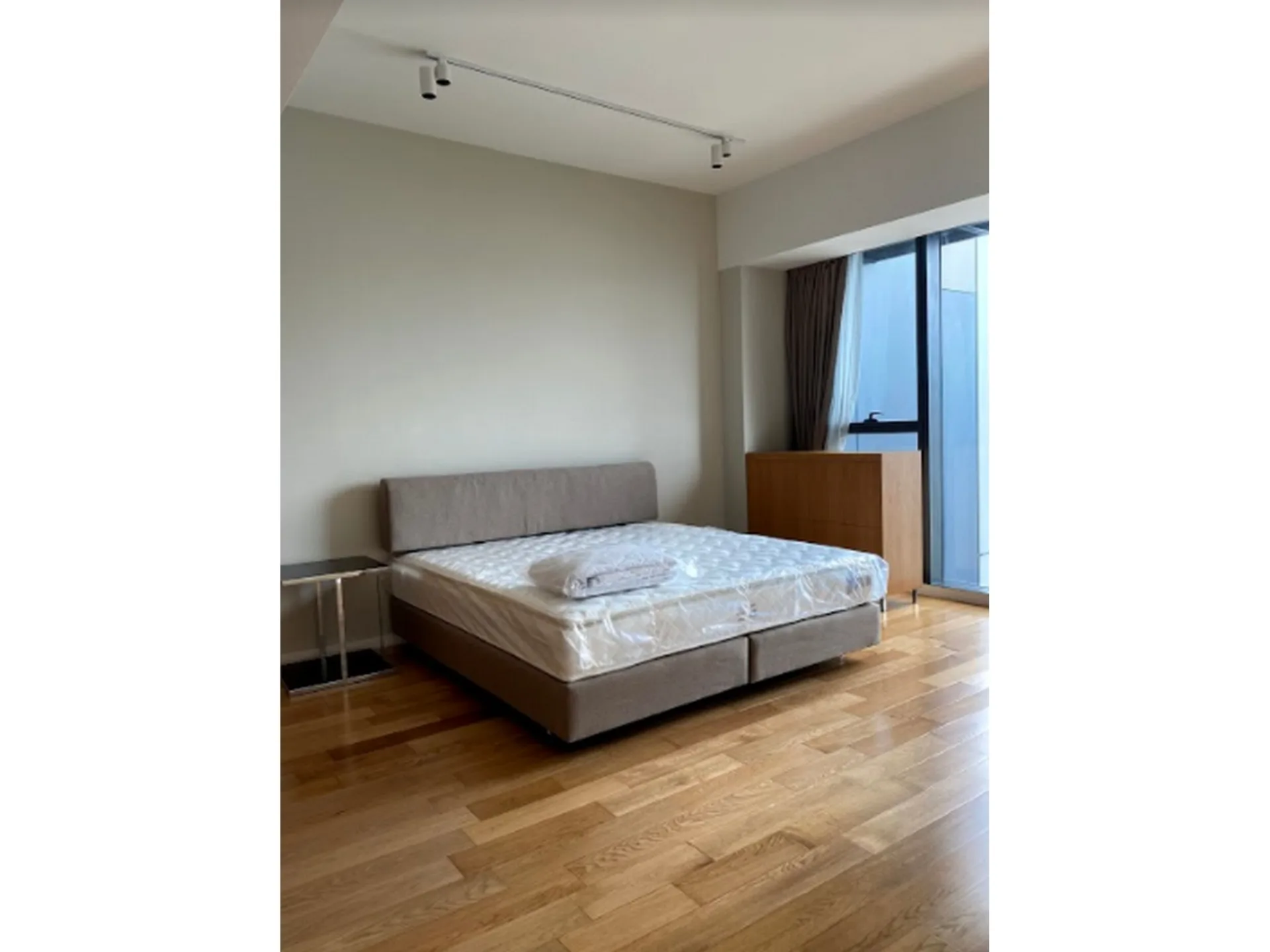 Property photos for The Met