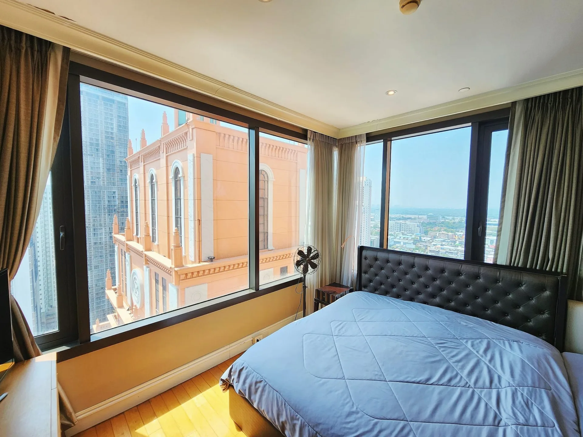 Property photos for Aguston Sukhumvit 22