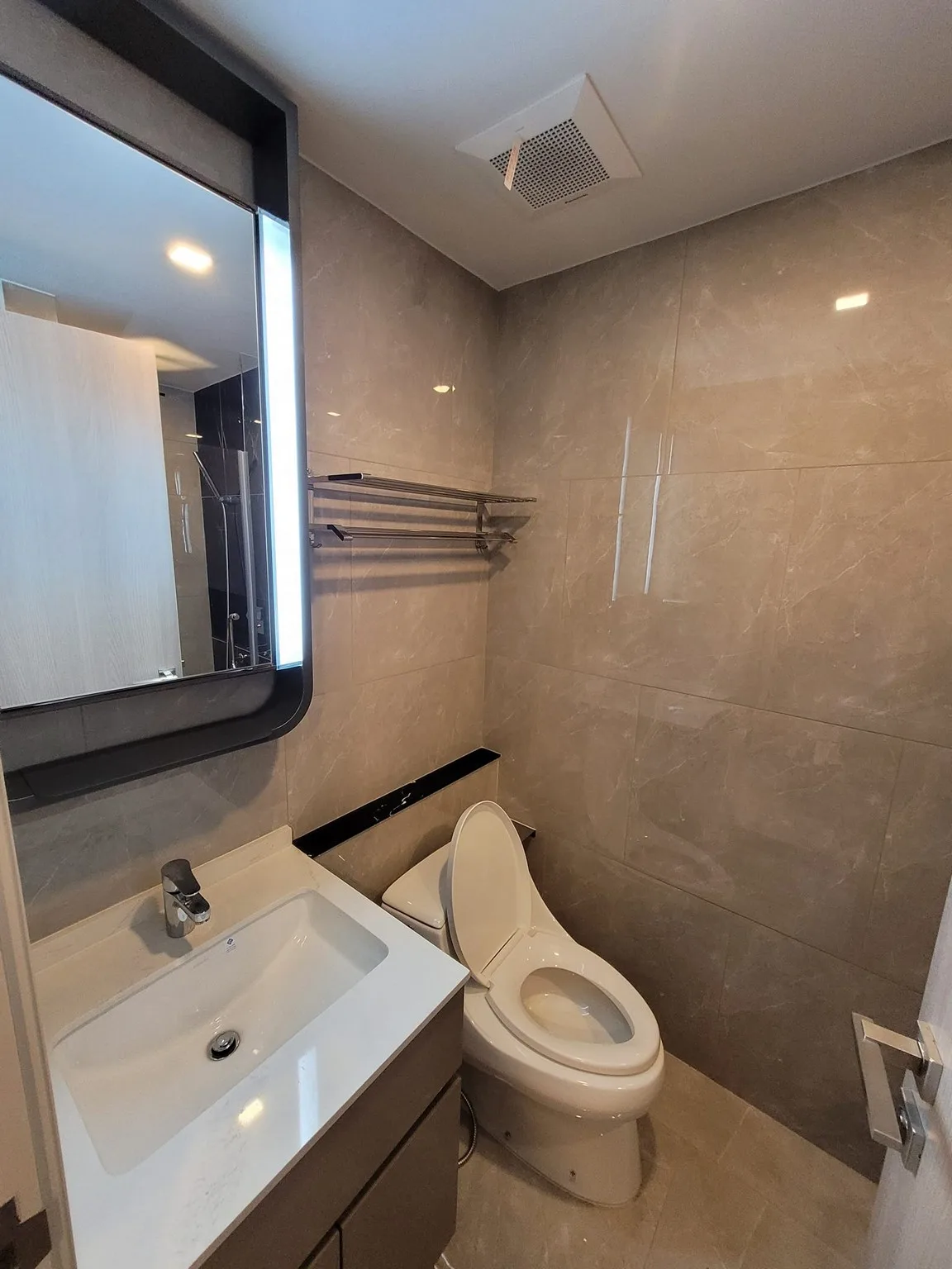 Property photos for One 9 Five Asoke - Rama 9
