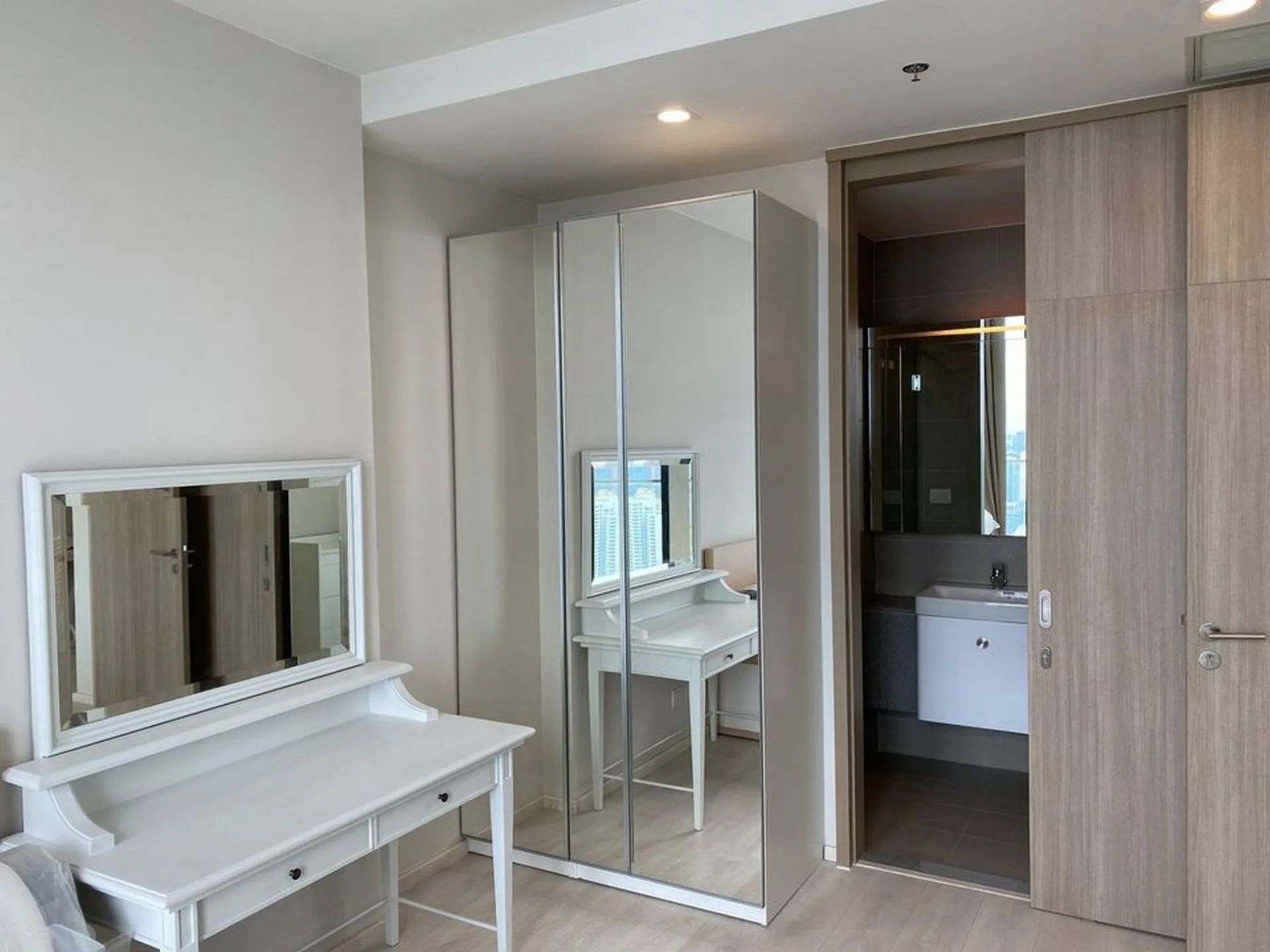 Property photos for Noble Ploenchit