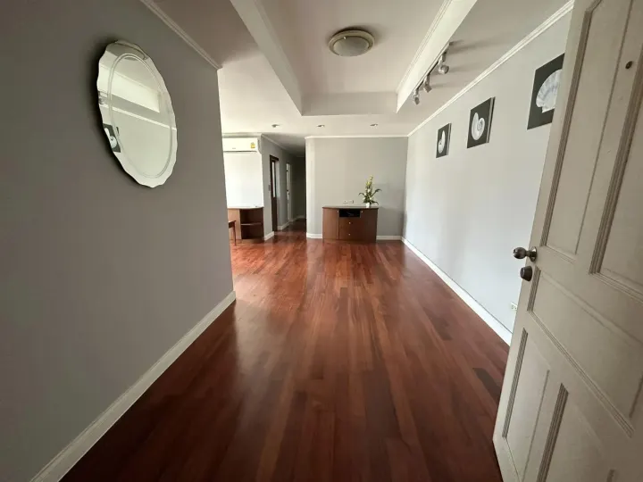 Property photos for Saladaeng Executive