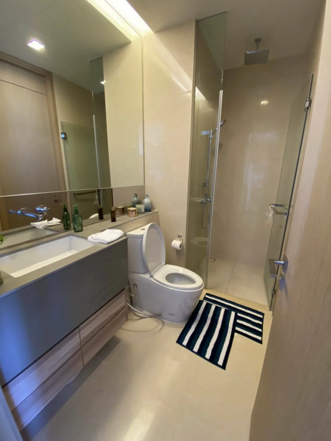 Property photos for The Esse Asoke