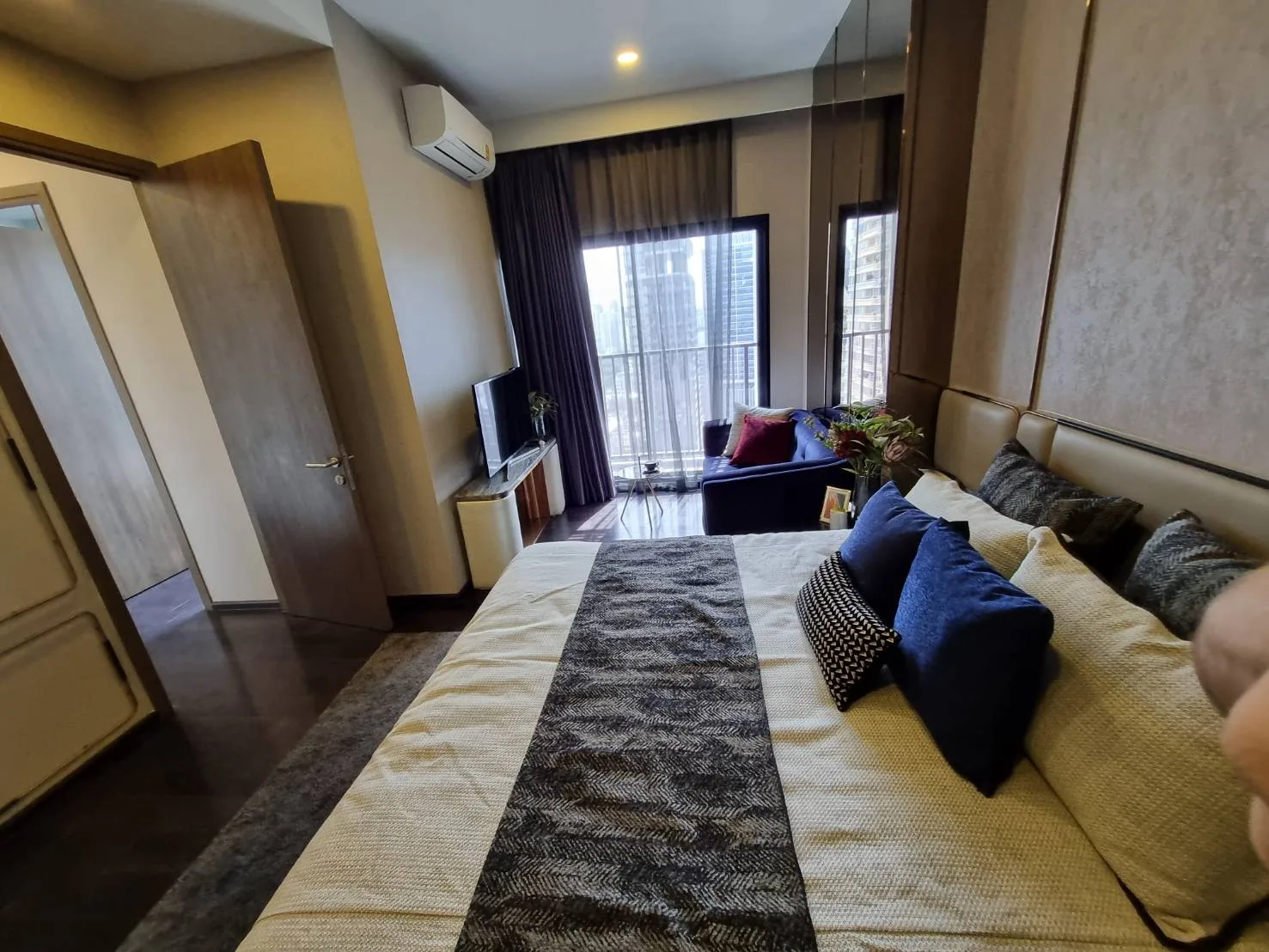 Property photos for Park Origin Thonglor