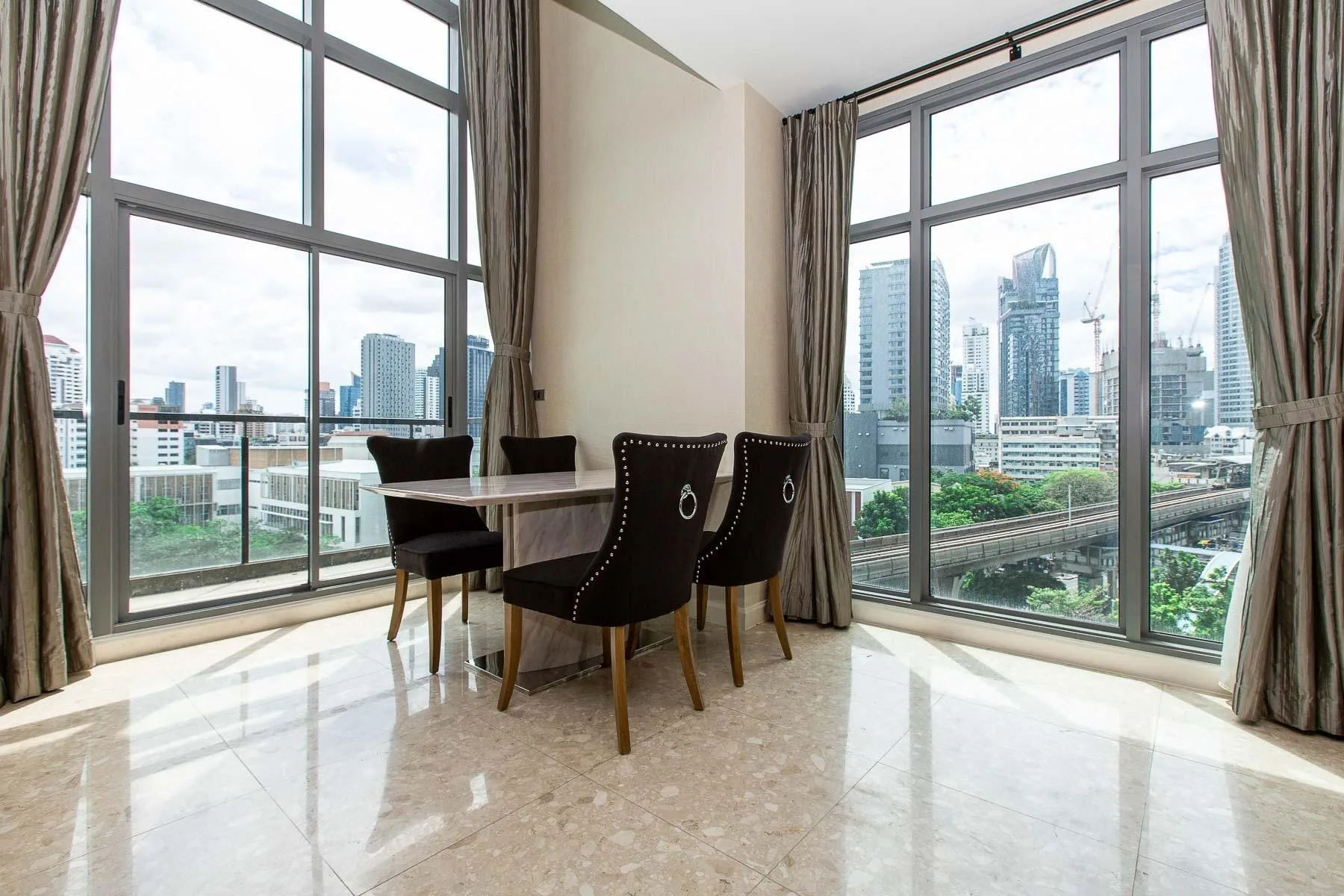 Property photos for The Crest Sukhumvit 34