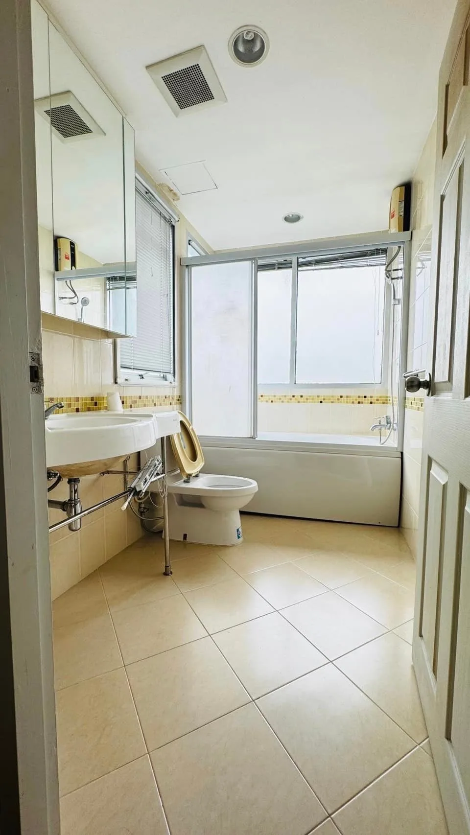 Property photos for Life @ Ratchada